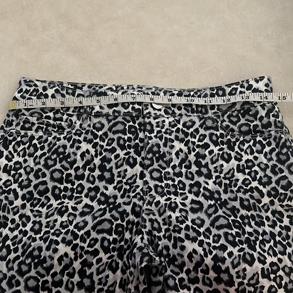 WHITE House black market animal print skinny elastic pants size 4. - Picture 6 of 6